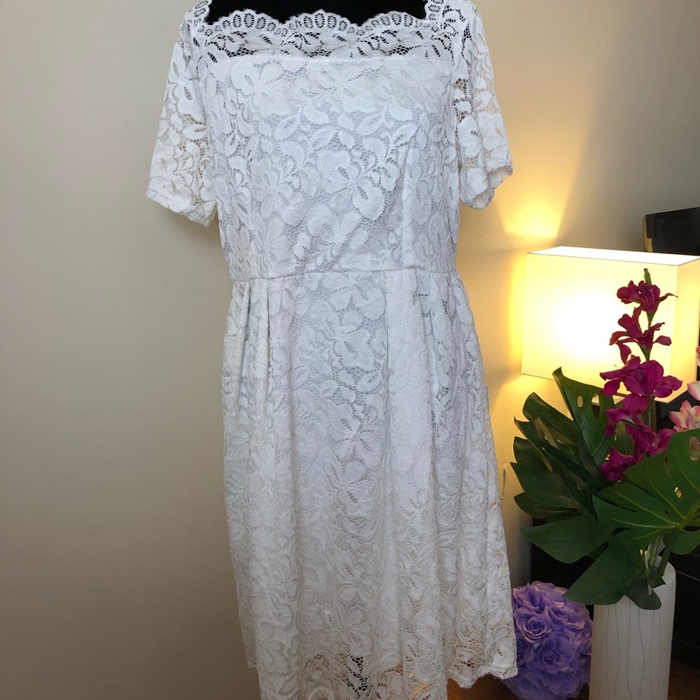 Women's Elegant Lace 3/4 Sleeve Crew Neck Dress - Picture 3 of 6